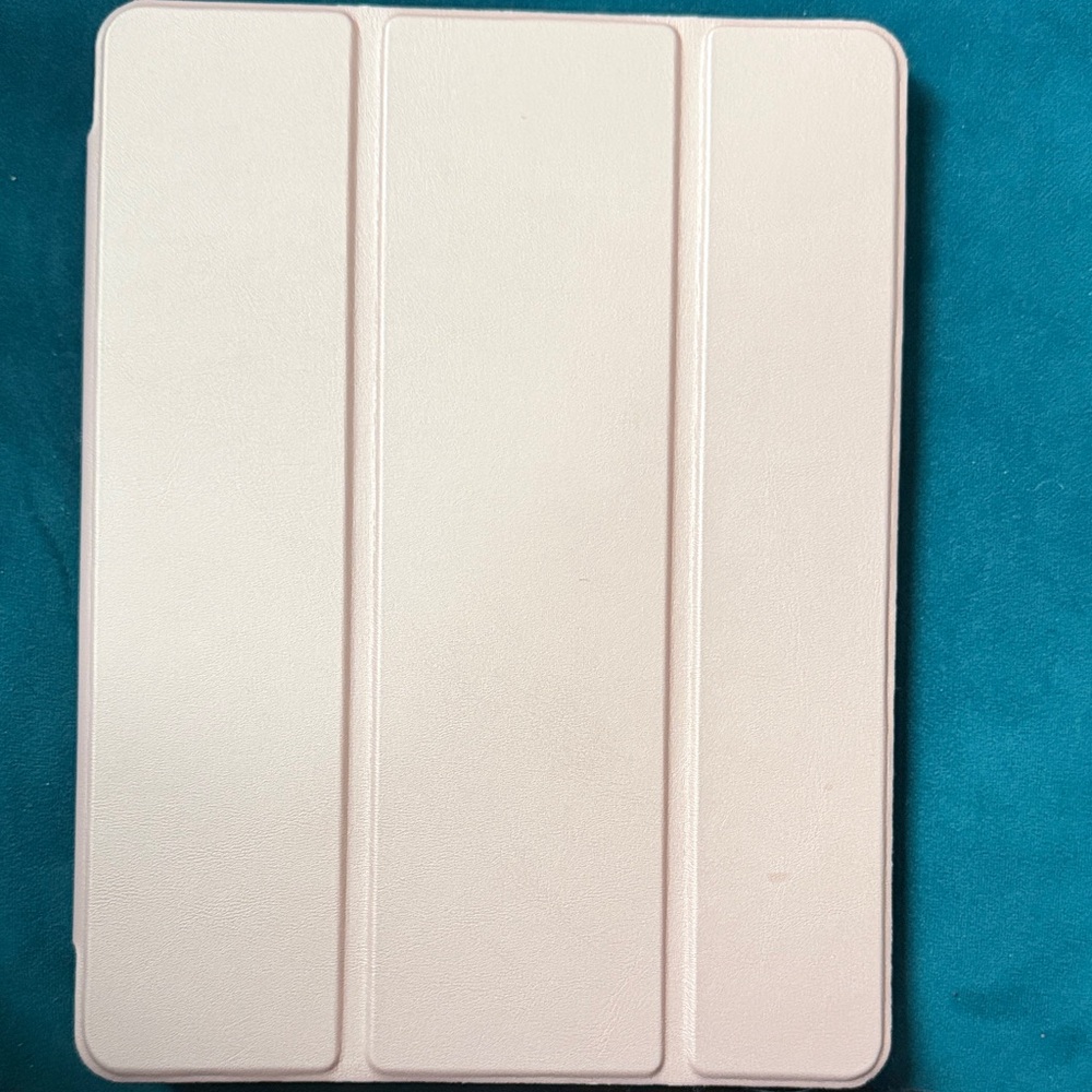 iPad 5th generation with Pink Case - Picture 3 of 8